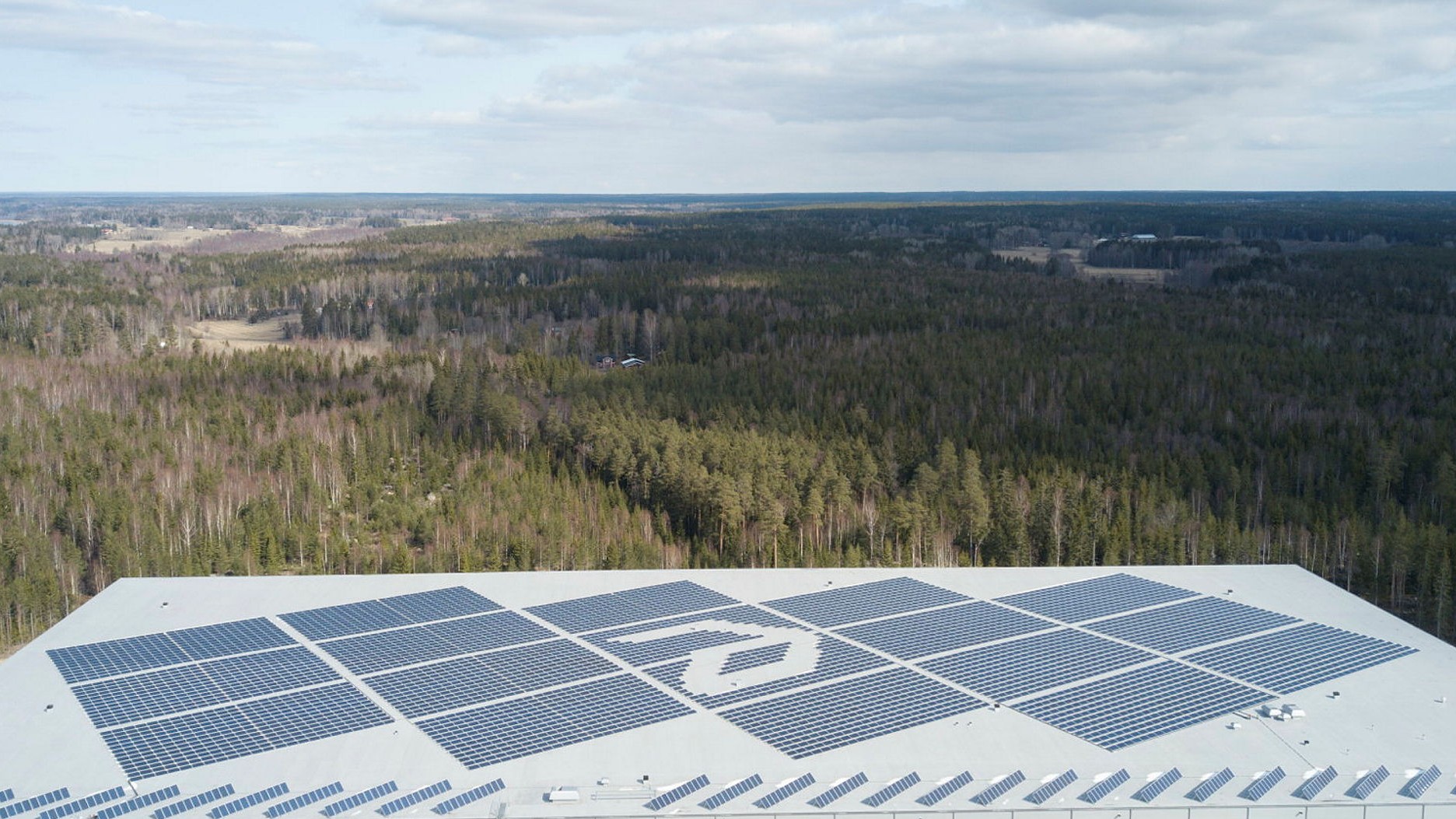 Länsstyrelserna hänvisar solparkbolagen till skogsmark i stället för jordbruksmark.