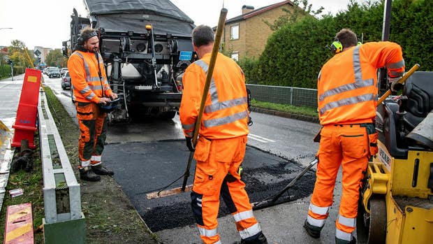 Att arbeta med asfalt blev starten för bolaget och är fortsatt ett viktigt uppdrag.