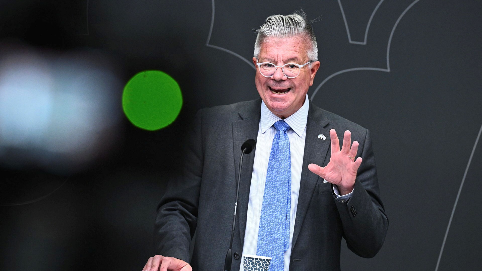 Snabb upprustning kräver raka besked till företagen