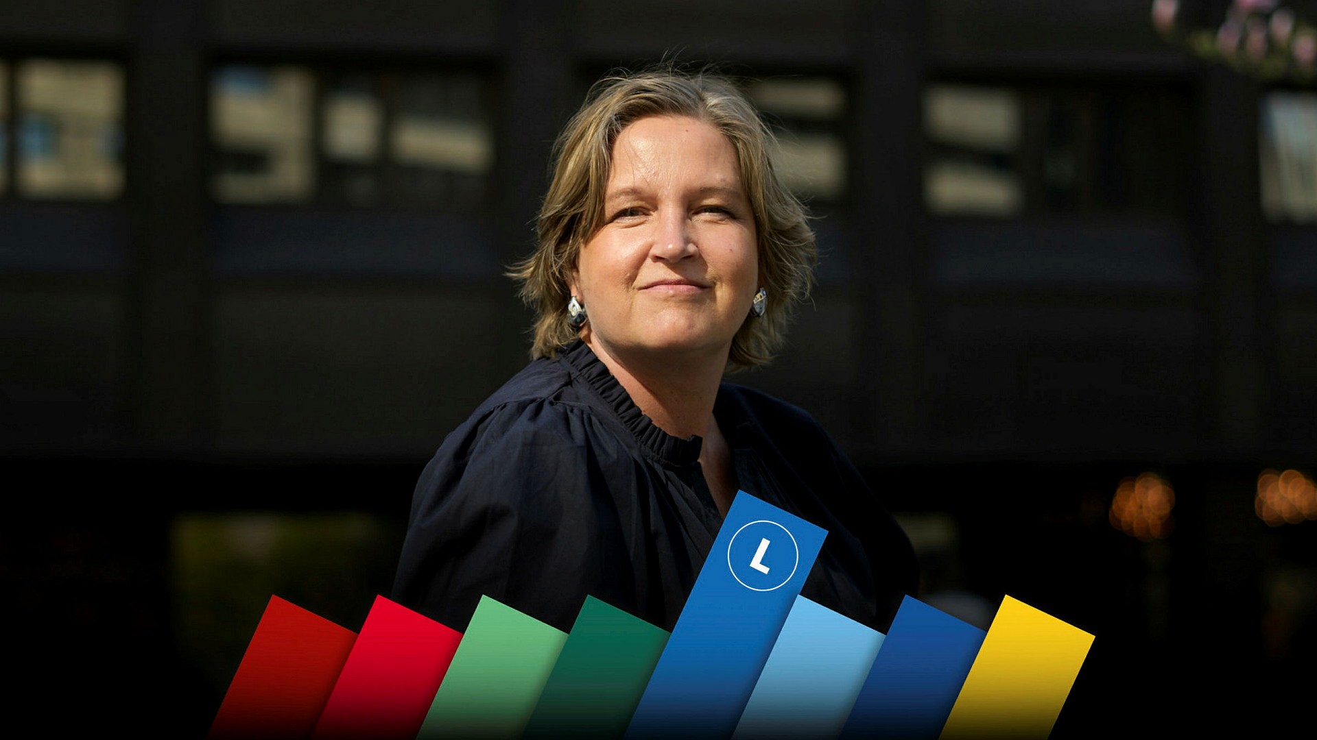 Karin Karlsbro är Liberalernas förstanamn till EU-valet. Hon tycker att EU ska få ökade befogenheter – och att Sverige ska införa euron snarast.