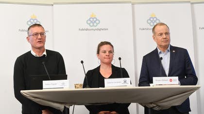 Statsepidemiolog Anders Tegnell, Johanna Sandwall, socialstyrelsen, och Morgan Olofsson, MSB, vid måndagens presskonferens på Folkhälsomyndigheten.