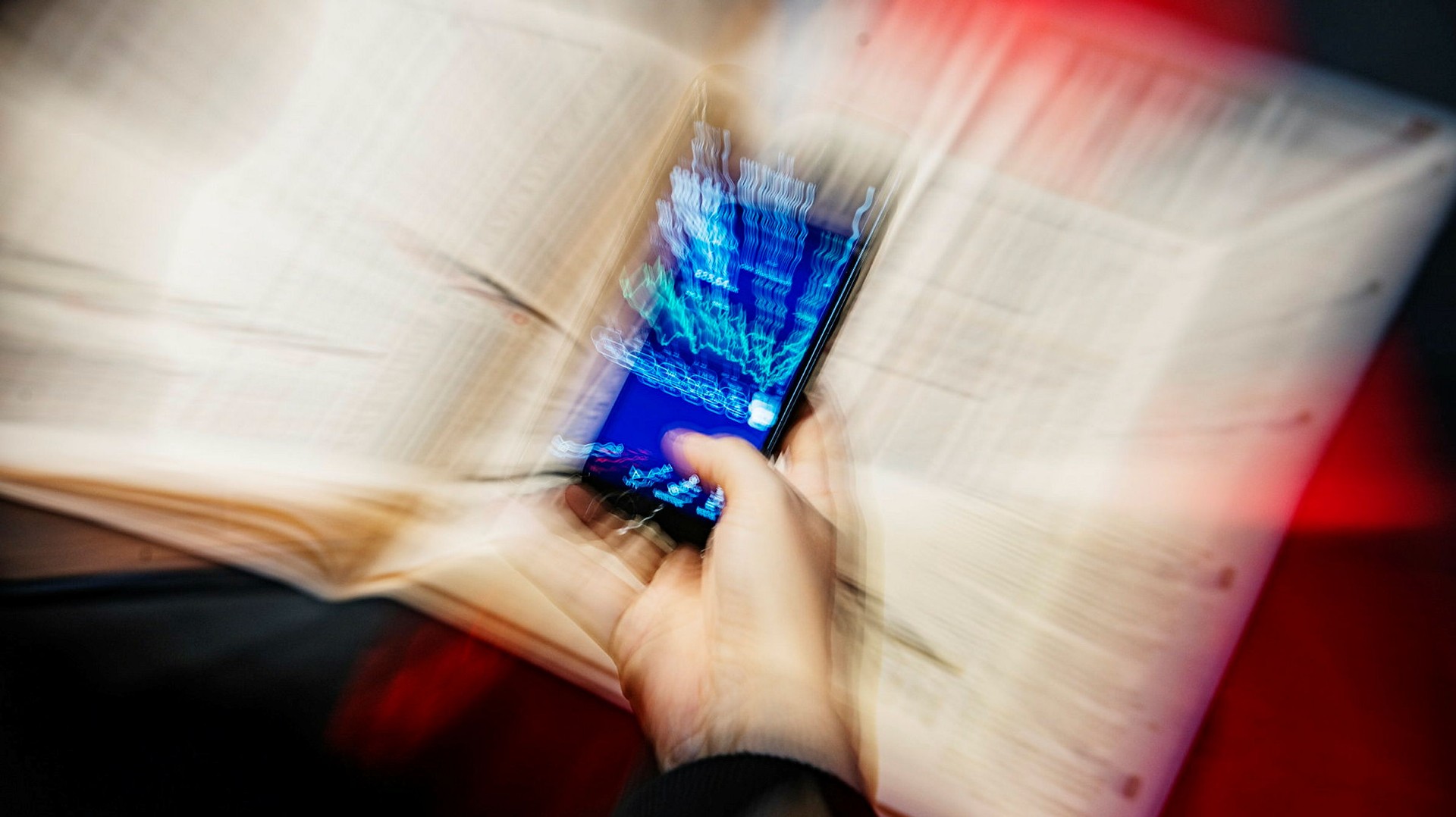 Intrum stiger inför eftermiddagens uppdatering