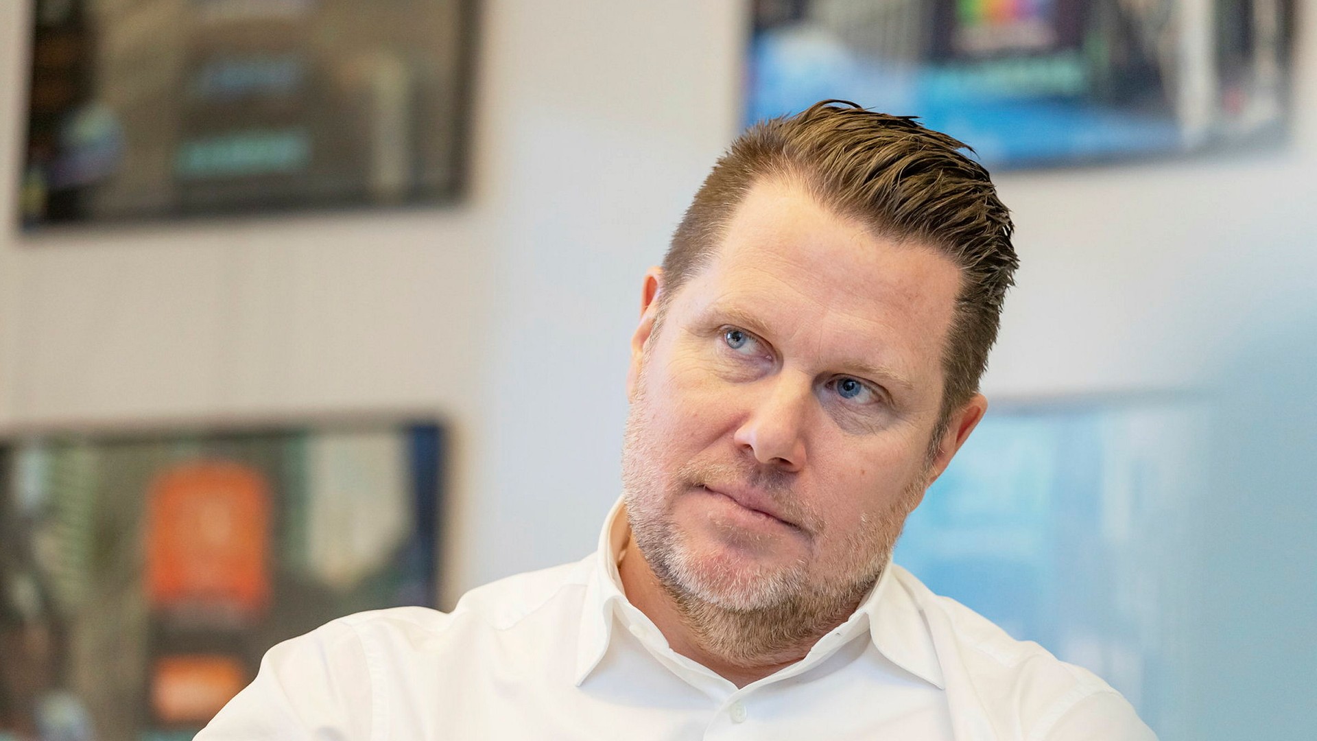 Embracer säljer verksamheter för 2,5 miljarder