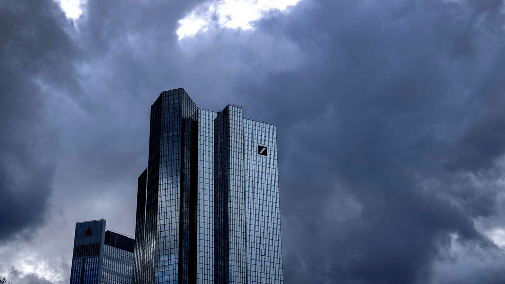 Uppgifter: Deutsche Bank överväger köp av storbanker