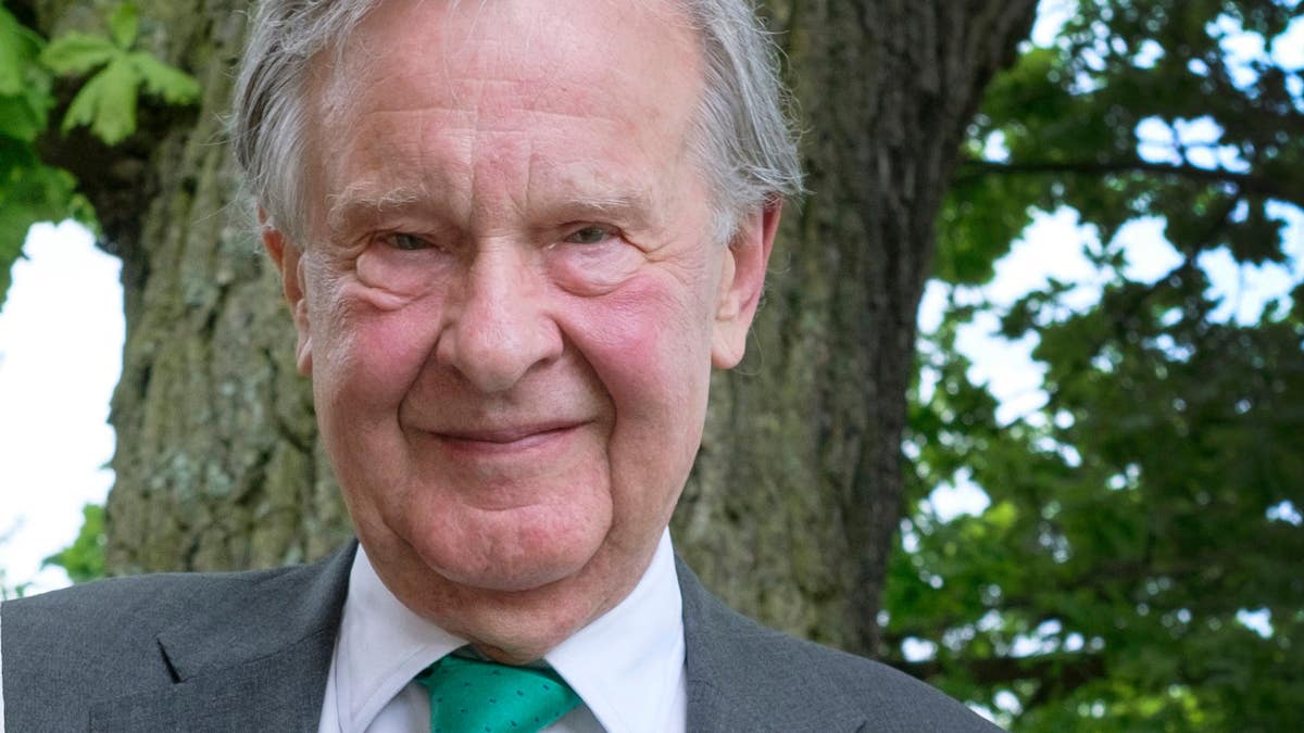 Gustaf Douglas in i H&M igen