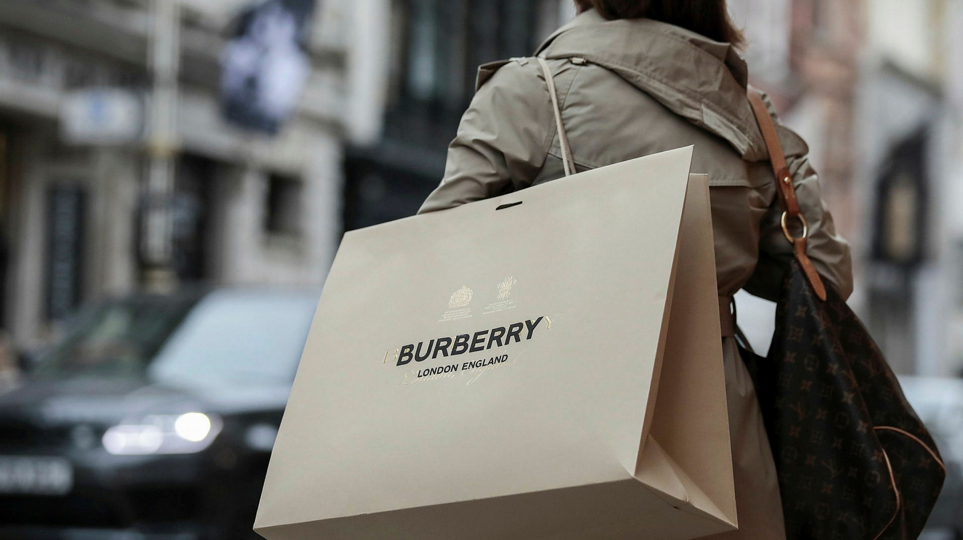 Motvind för brittiska Burberry – aktien backar