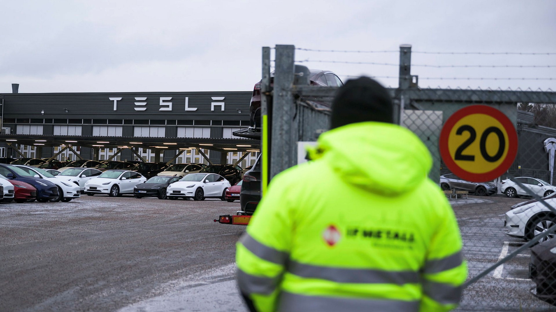 Efter Skyltblockaden: Tesla Och Postnord Möts I Rätten