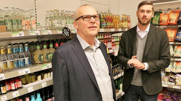 Thomas Lingman (till vänster) grundade företaget Dryckeskonsult. Efter examen började sonen Felix Lingman att arbeta i familjeföretaget.