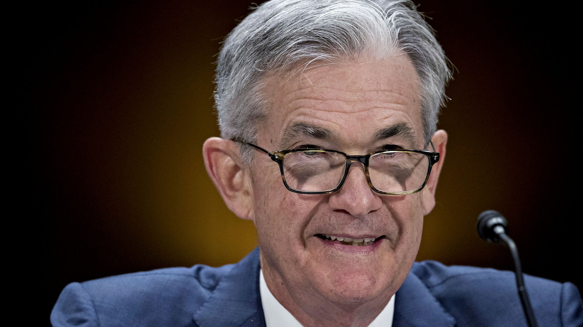 Federal Reservechefen har anledning att dra på smilbanden: lönetrycket förefaller fortsätta sjunka.