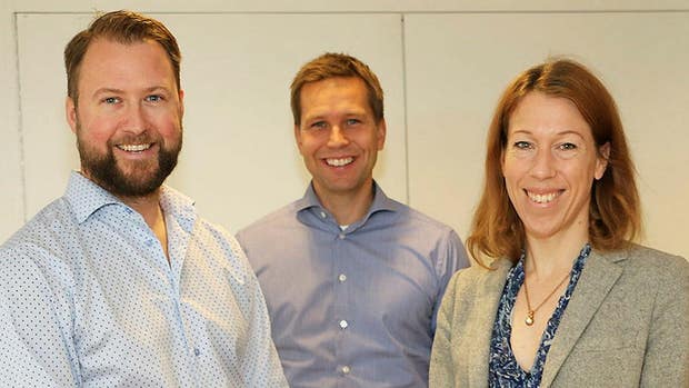 Från vänster: Codemills vd och medgrundare Rickard Lönneborg, delägaren Niklas Jansson och Johanna Björklund, medgrundare, teknikchef och styrelseledamot i bolaget.