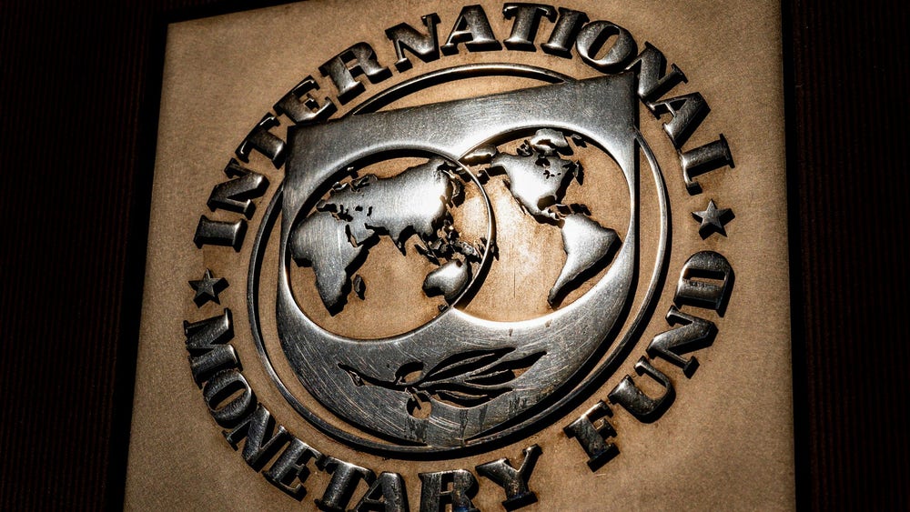 IMF: Inflationen sjunker något snabbare än tidigare väntat