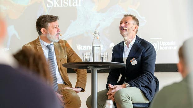 Andreas Johnson, moderator, och Stefan Sjöstrand, vd för Skistar.