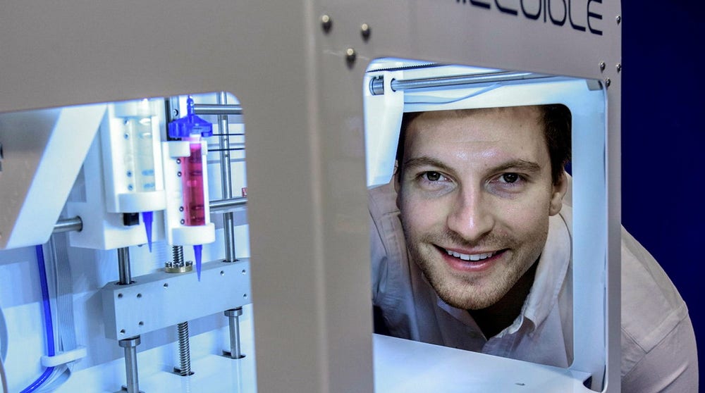 Svenska 3D-printare jublar över transplanterat öra