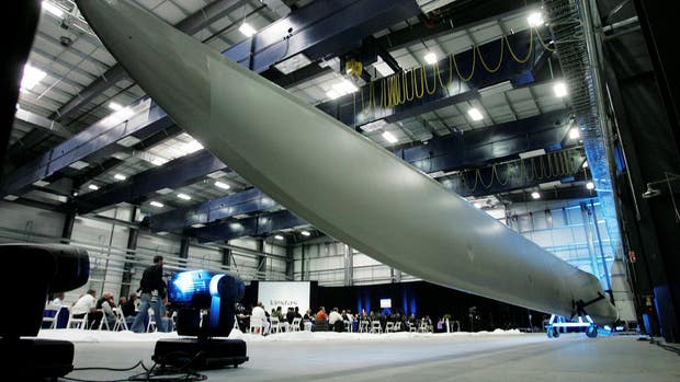 Ett rotorblad produceras i Vestas fabriker 2008. Sedan dess har storleken ökat dramatiskt.