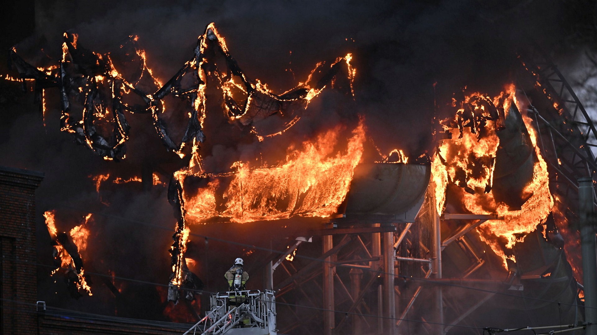 Lisebergsbranden har blossat upp igen