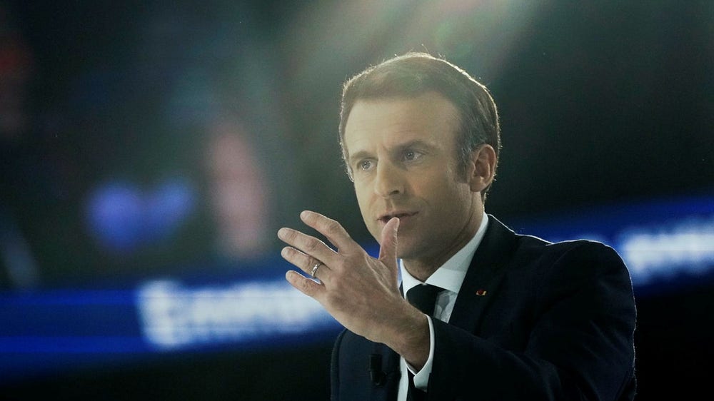 Macron slipper fjäska för ”flinande finansvalpar”