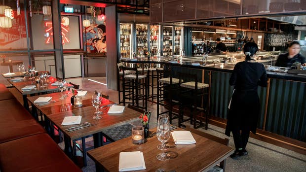 Restaurang Fat Cat som ligger i gatuplanet vid Sergels torg är en japansk-koreanskt brasseri som drivs av Space. På soltorget utanför entrén ska Stockholms största uteservering öppna till våren.