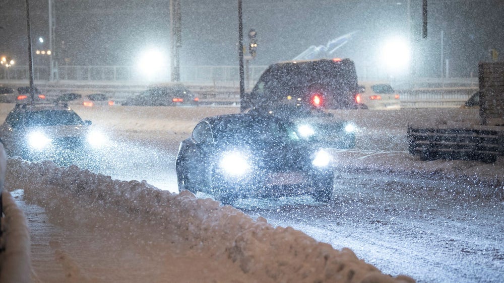 SMHI varnar för snötrassel i trafiken