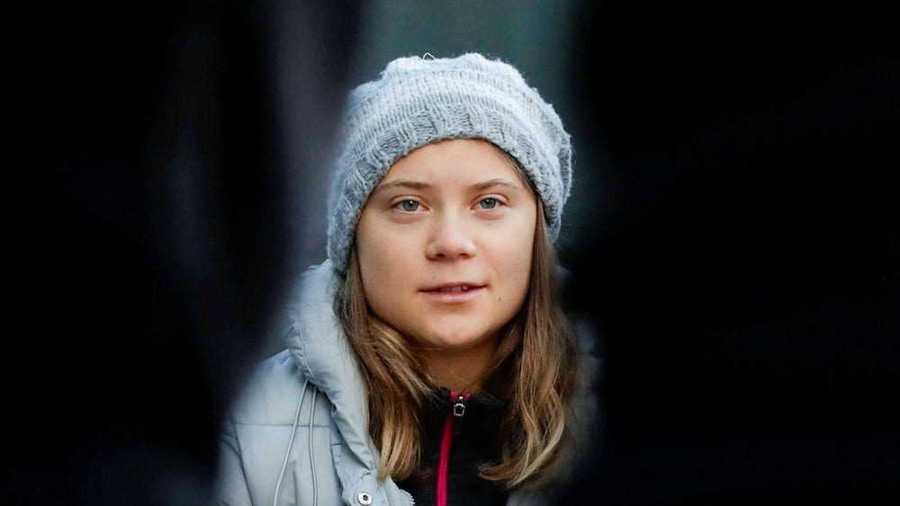 Greta Thunberg blockerar dörrar till riksdagen