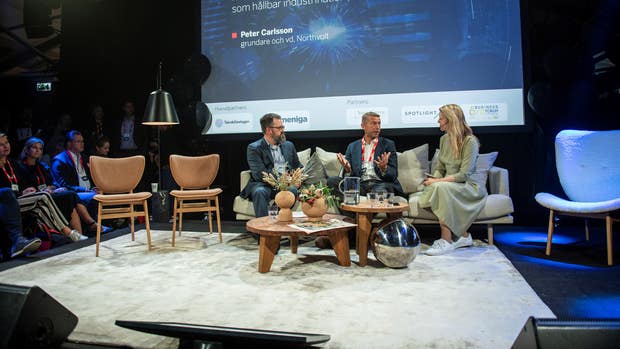 Northvolts vd Peter Carlsson (i mitten) när han intervjuades på scen på Impact Summit.