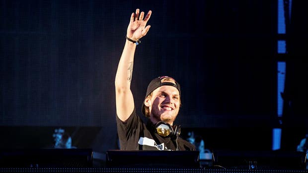 Avicii på scen.