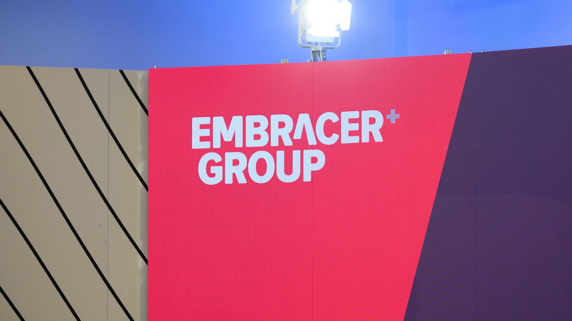 Analytiker ger tummen upp till Embracers miljardförsäljning