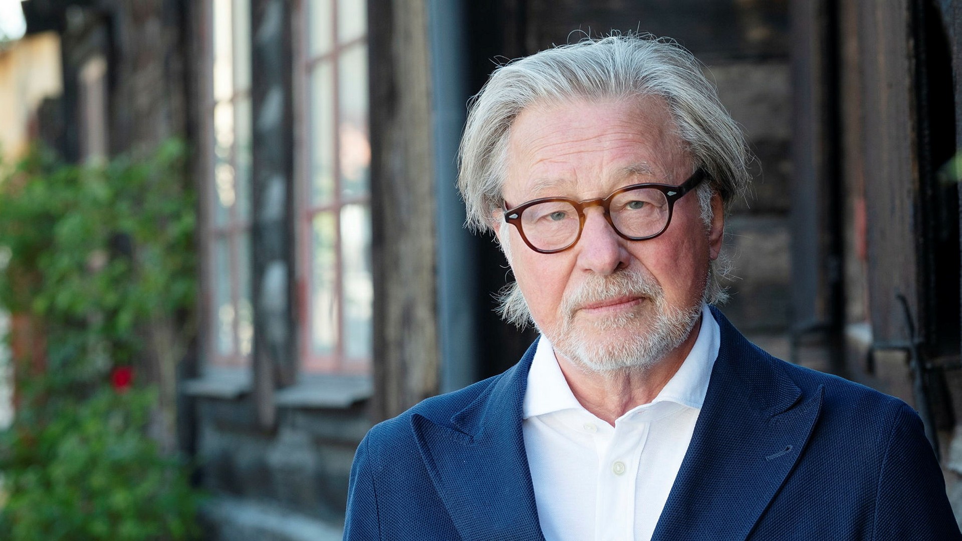 Före detta ministern Björn Rosengren var ordförande i Studentbostäder i Norden fram tills i våras.  Han är fortfarande ordförande för huvudägaren Fastator.