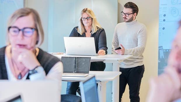 Katarina Ask, Monica Åkerlund och Daniel Harrysson på DH Solutions, som jobbar med aktivt sittande för att minska risken för skador stillasittande kan innebära.