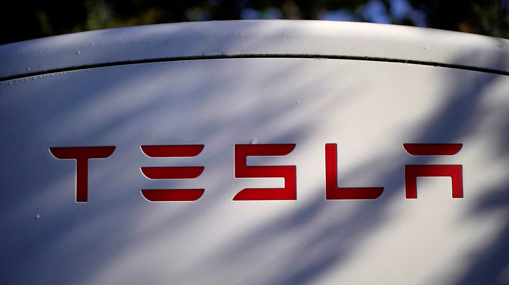 Tesla rapporterar enligt förväntan – aktien backar i efterhandeln