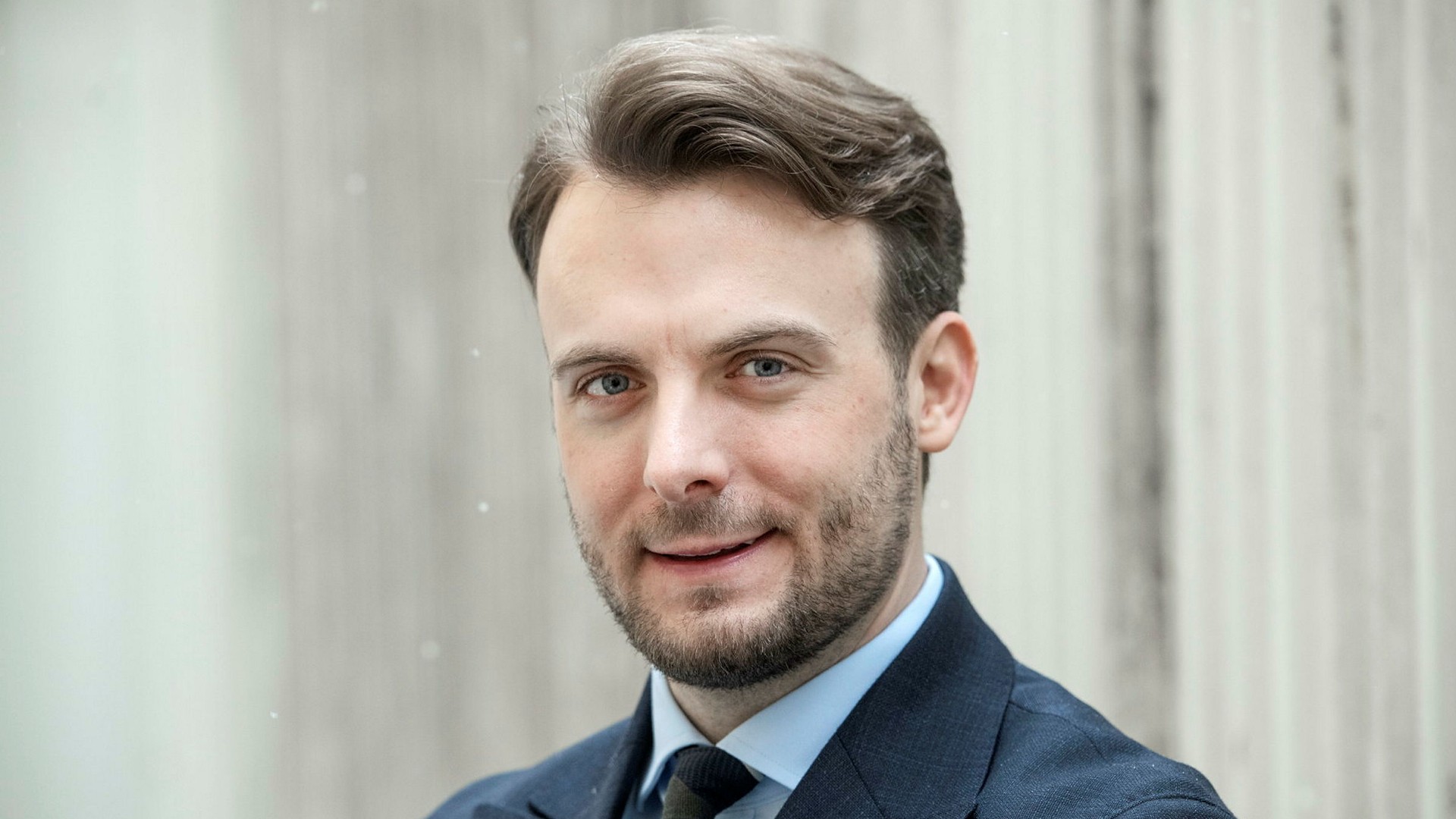 Humble Groups vd Simon Petrén.