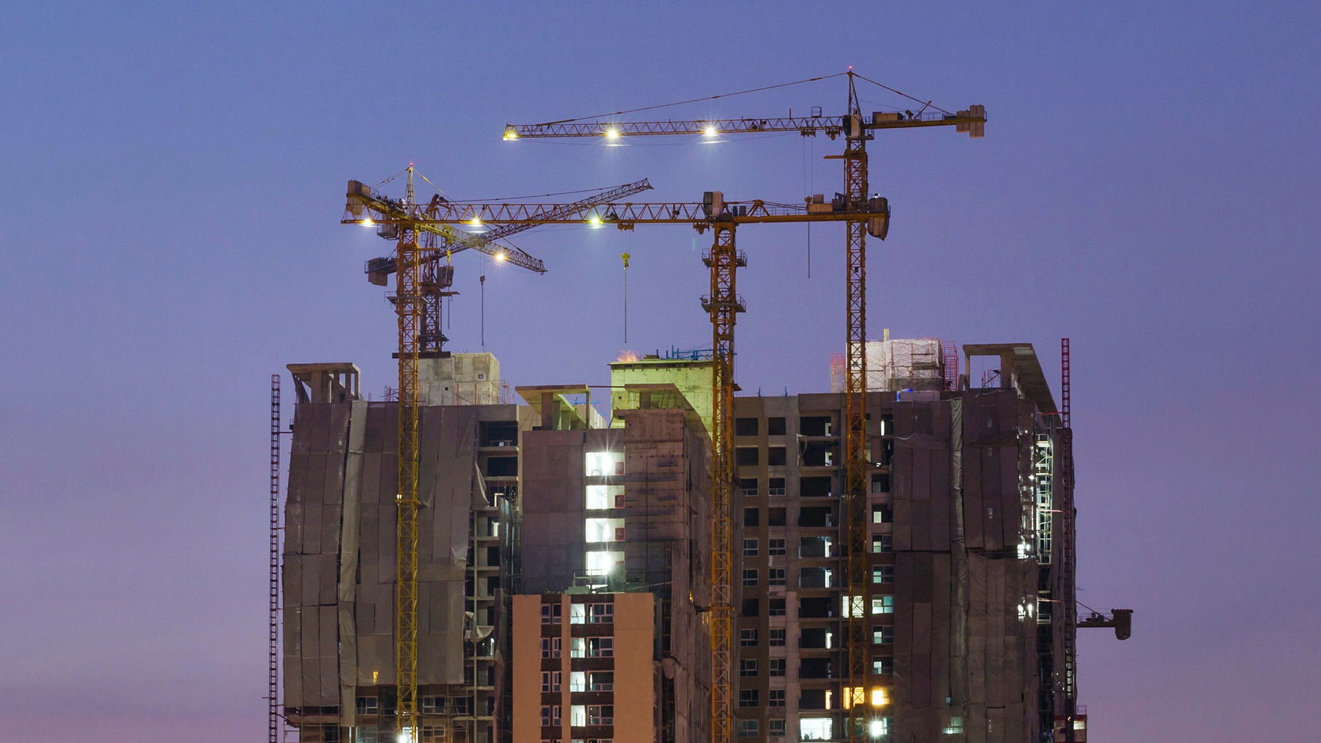 Bostadsbyggandet har i det närmaste har kollapsat. Antalet byggstarter är nu nere på samma nivåer som under finans- och eurokrisen för drygt tio år sedan.