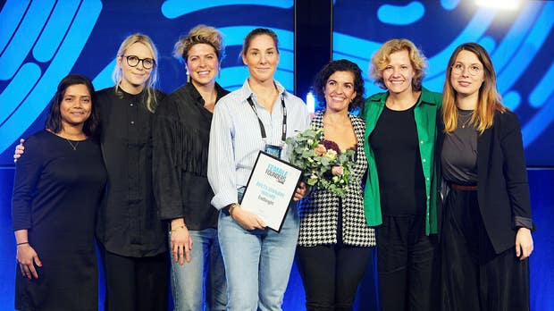 De pitchade på Female Founders i Malmö (från vänster): Cecilia Langéen och Jasmi Thrikediswarenaden, Payzlip, Patricia Möller, Poasana, Charlotte Ljung, Endbright, Tatiana Amaya Vanegas, Clowid, Kristina Ingvar, Speaksum, Maja Frankiewizc, Nikdev.