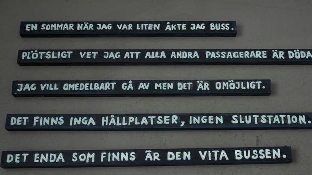 ”En sommar åkte jag buss. Plötsligt vet jag att alla andra passagerare är döda. Jag vill omedelbart gå av men det är omöjligt. Det finns inga hållplatser, ingen slutstation. Det enda som finns är den vita bussen”