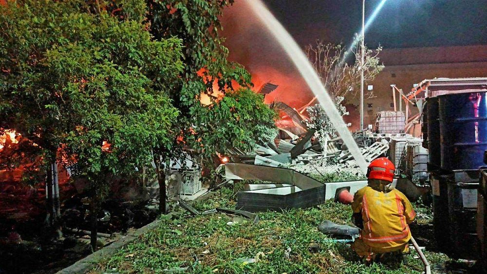 Dödssiffran stiger efter fabriksbrand i Taiwan