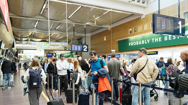 Timslånga köer har mött resenärerna på Arlanda den senaste tiden.