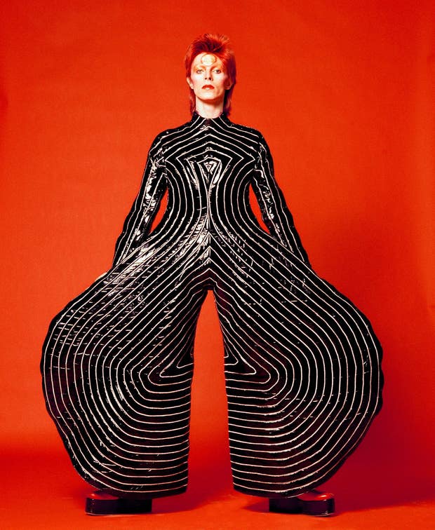 I utställningen på Kulturhuset sätter japanska fotografen Masayoshi Sukita ett nytt ljus på David Bowie.