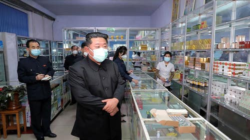 Den nordkoreanske ledaren Kim Jong-Un uppges besöka ett apotek i Pyongyang på söndagen. Bilden kommer från nordkoreanska regeringen.