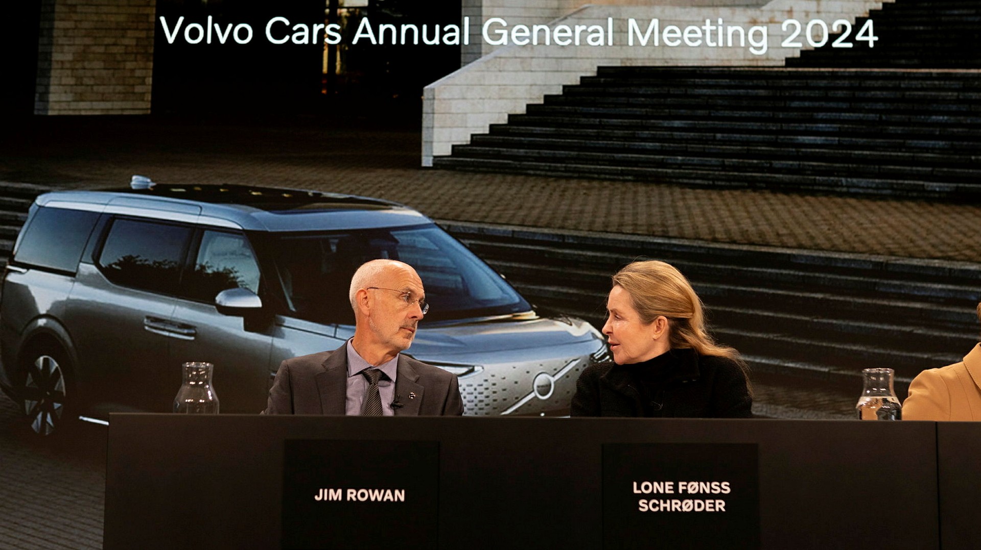 Knäpptyst om kursfallet på Volvo Cars stämma