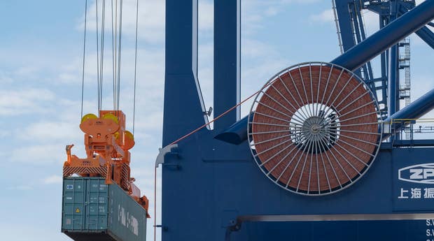 I ett första skede är det hamnens containerterminal som öppnat, men under hösten ska också trafiken för rullande gods invigas.