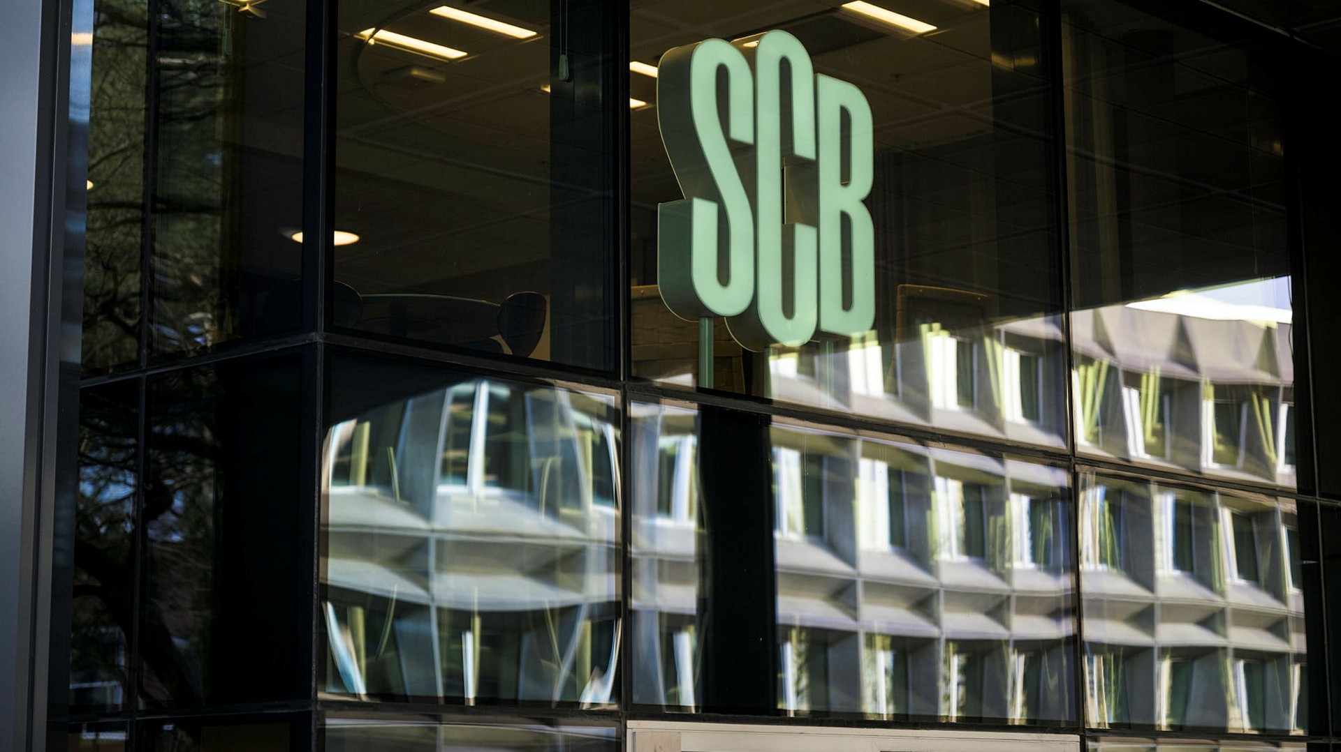 Svensk arbetslöshet sjönk mindre än väntat