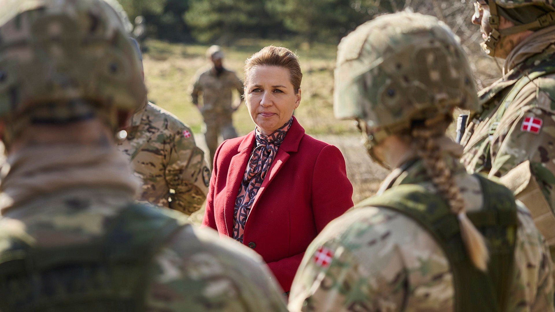 Danmark rustar upp och inför kvinnlig värnplikt