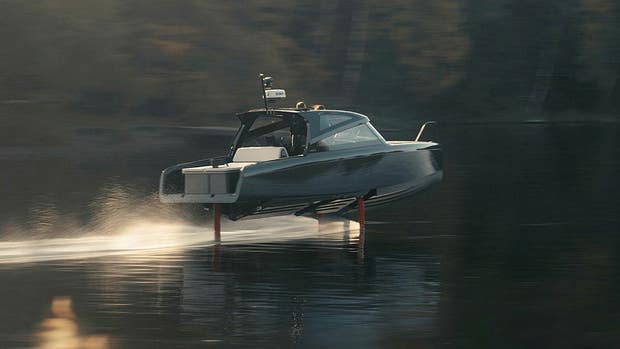 Candela C-8 har utrustats med batteri från Polestar och utökat räckvidden med 50 procent.